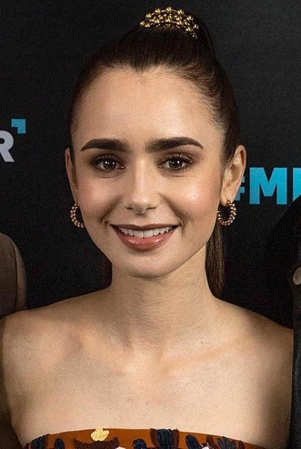 <strong>Lily Collins</strong>. Bilde  Neil Grabowsky.