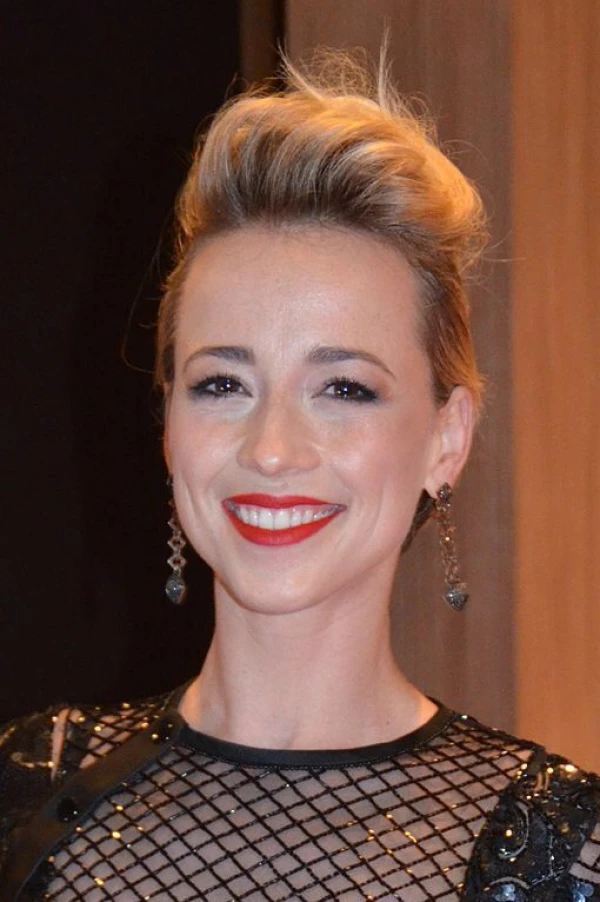 <strong>Karine Vanasse</strong>. Bilde  MingleMediaTVNetwork.